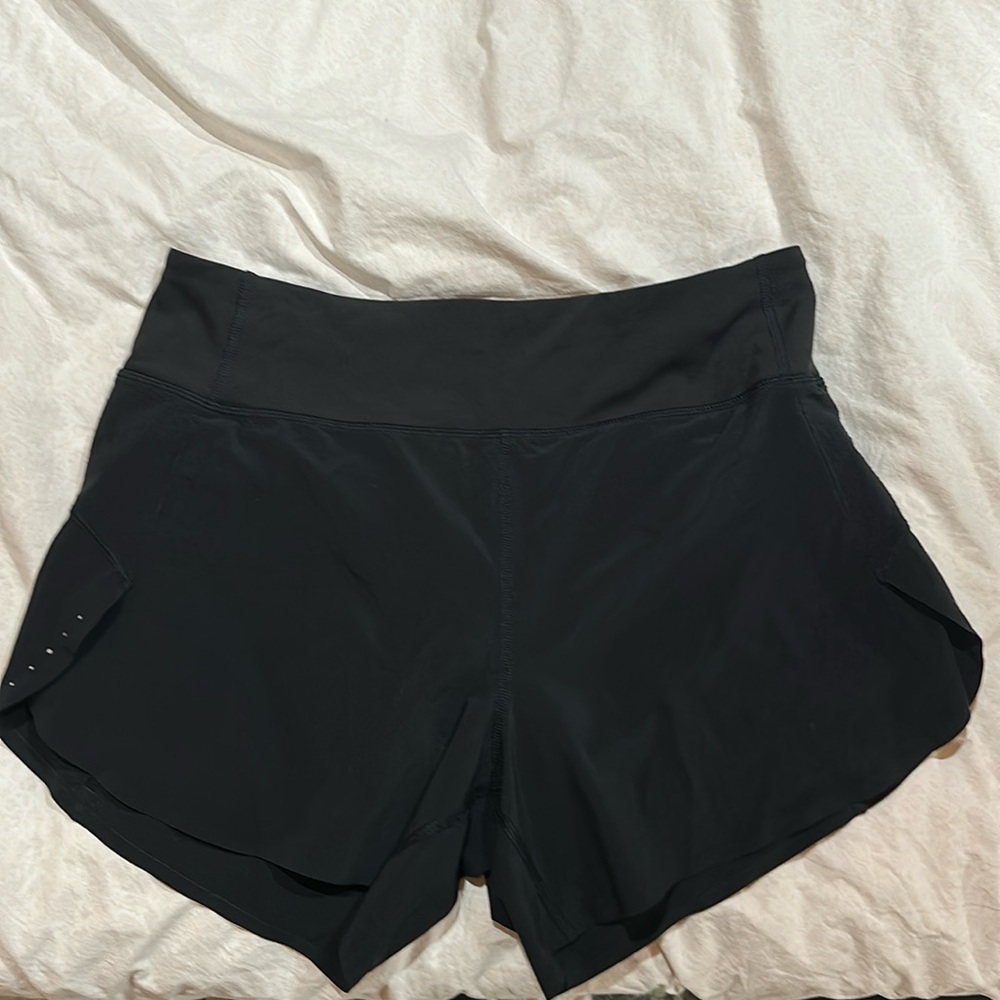 Athleta Run With It 4.5” shorts